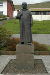 Standmynd av Jacob Dahl, prósti / Statue af Jacob Dahl, provst / Statue of the Faroese dean Jacob Dahl (1878-1944). Vágur, Suðuroy.